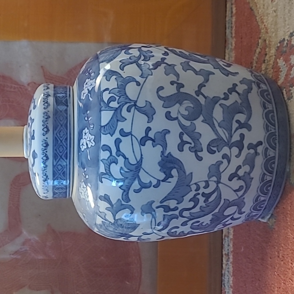 VINTAGE CHINOISERIE BLUE & WHITE PORCELAIN GINGER JAR LAMP